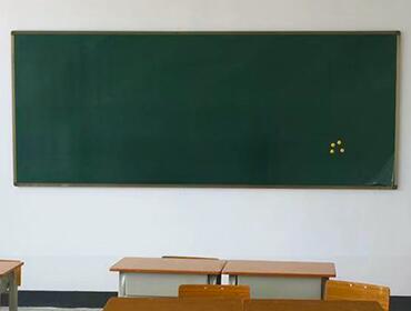传统黑板、电子白板和教学一体机三种教学方式的特点